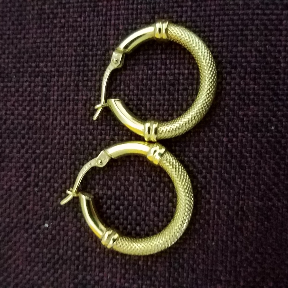 14K Gold Polished and Textured Hoop Earrings